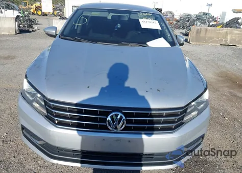 2016 Volkswagen Passat 1.8T S z USA, uszkodzony, nr VIN 1VWAT7A3XGC056434